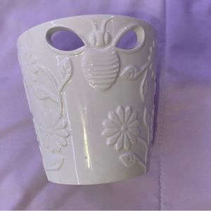 super cute small ceramic white plant flower pot